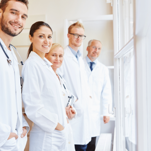 CARF decide que as Clínicas Médicas registradas como sociedades simples devem pagar menos IRPJ e CSLL